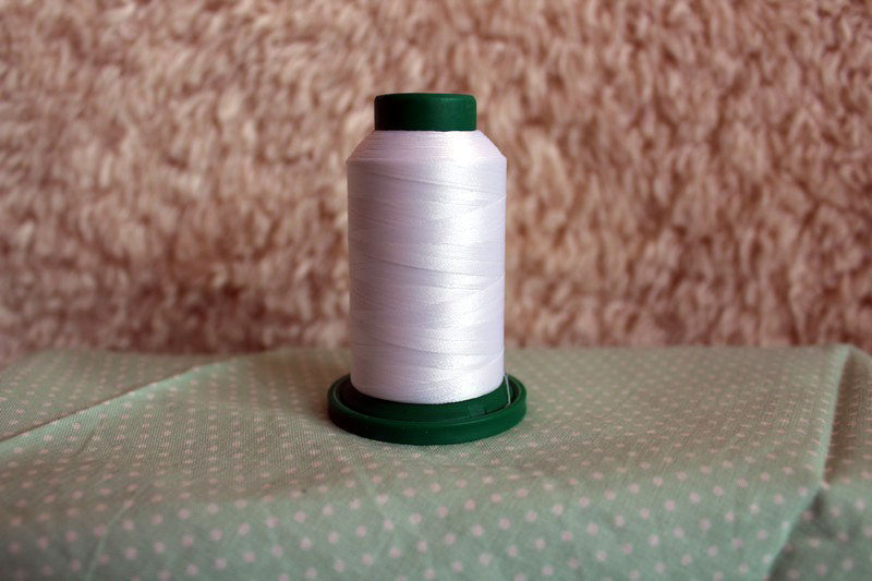 Niť Amann ISACORD biela 0010 