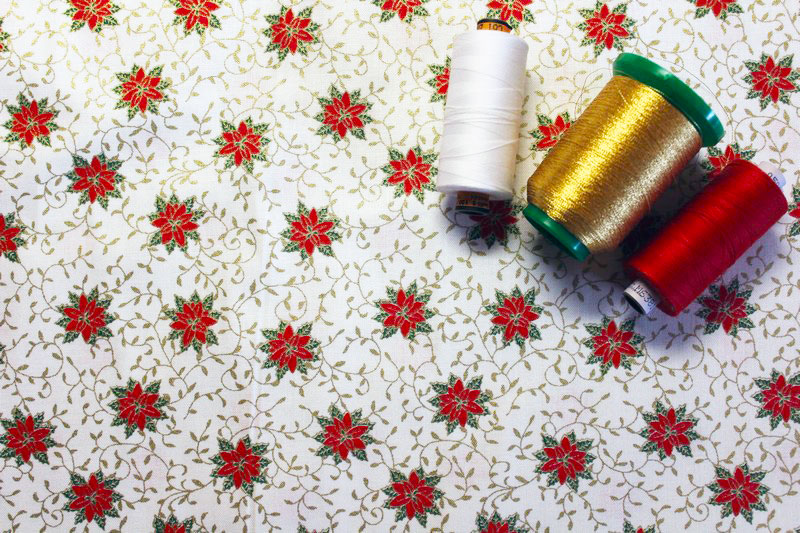 Bavlna Vianočná Ruža zlatá na bielej