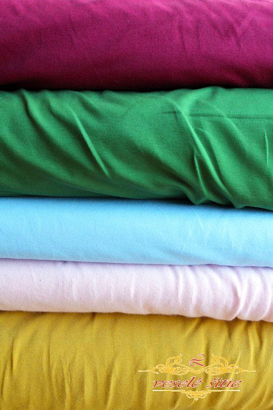 Úplet jednofarebný svetloruzovy