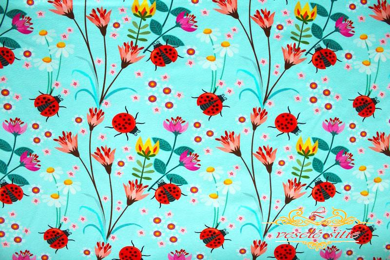 Úplet Lúka na svetlomodrej